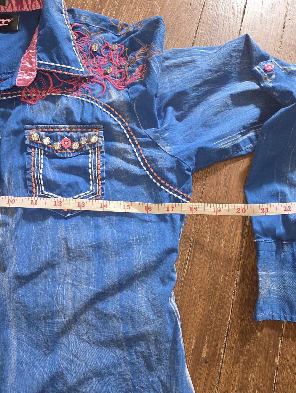 Roar Distressed Print Blue Shirt with Pink Embroidered And Embellished Trim Sz L - Picture 2 of 6